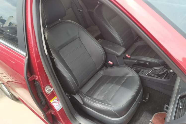 Used Volkswagen Lavida 2015 1.6L Automatic Luxury Edition Right Front Seat