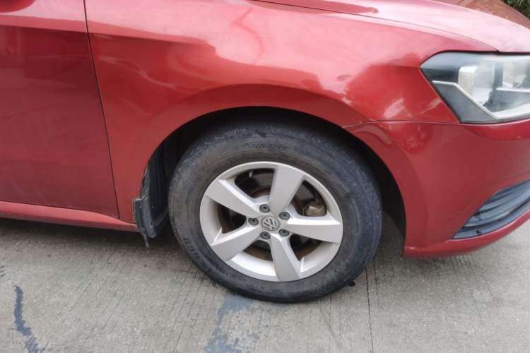 Used Volkswagen Lavida 2015 1.6L Automatic Fashion Edition Right Front Wheel Hub