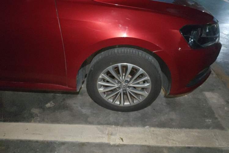 Used Volkswagen Lavida 2015 1.6L Automatic Luxury Edition Right Front Wheel Hub