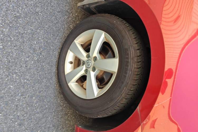 Used Volkswagen Lavida 2015 1.6L Automatic Fashion Edition Right Front Wheel Hub