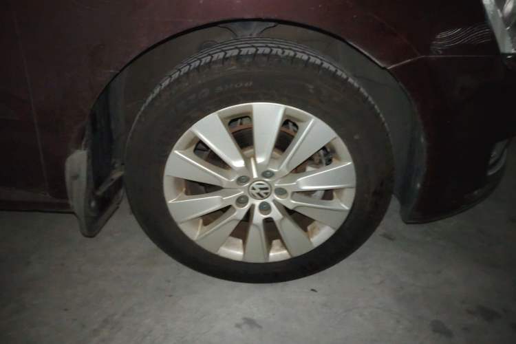 Used Volkswagen Lavida 2015 1.6L Automatic Comfort Edition Right Front Wheel Hub