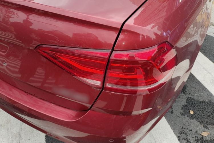 Used Volkswagen Lavida 2015 1.6L Automatic Fashion Edition Right Rear Taillight