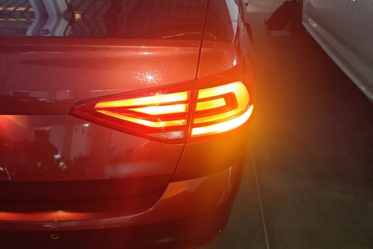 Used Volkswagen Lavida 2015 1.6L Automatic Fashion Edition Right Rear Taillight