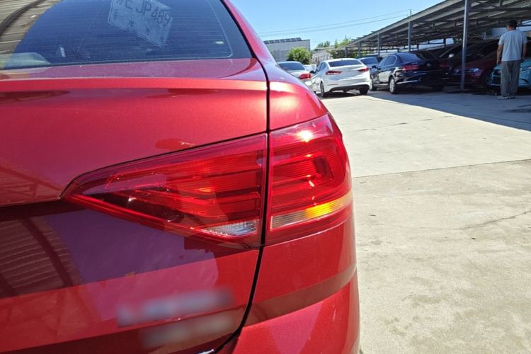 Used Volkswagen Lavida 2015 230TSI DSG Comfort Edition Right Rear Taillight