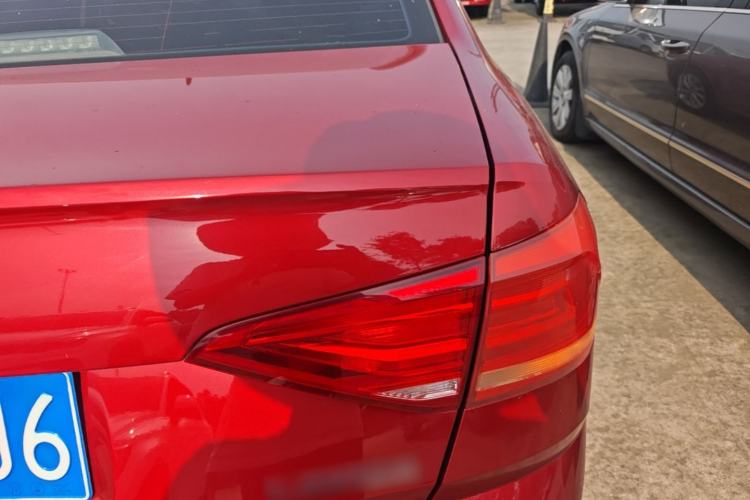 Used Volkswagen Lavida 2015 1.6L Automatic Comfort Edition Right Rear Taillight