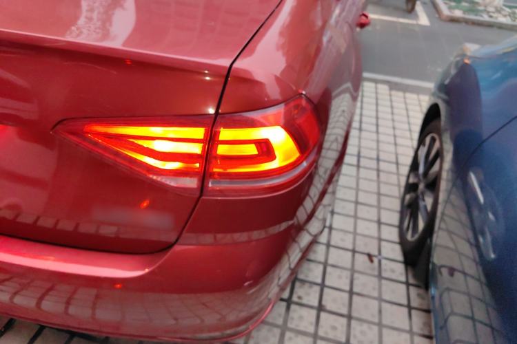 Used Volkswagen Lavida 2015 1.6L Automatic Fashion Edition Right Rear Taillight