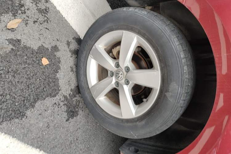 Used Volkswagen Lavida 2015 1.6L Automatic Fashion Edition Right Rear Wheel Hub