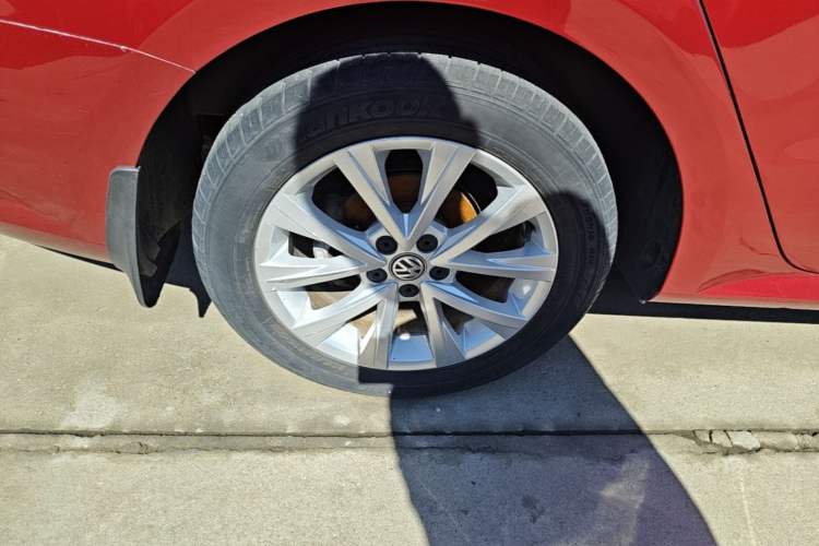 Used Volkswagen Lavida 2015 230TSI DSG Comfort Edition Right Rear Wheel Hub