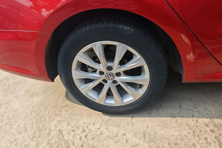 Used Volkswagen Lavida 2015 1.6L Automatic Comfort Edition Right Rear Wheel Hub