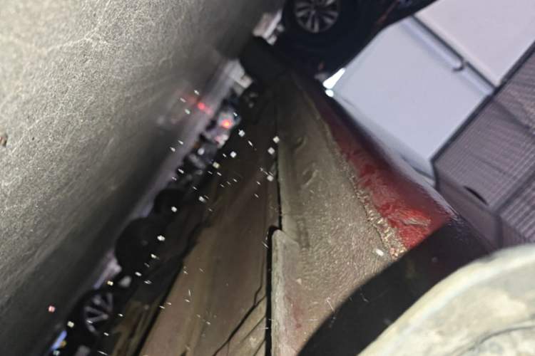Used Volkswagen Lavida 2015 1.6L Automatic Fashion Edition Right Side Sill