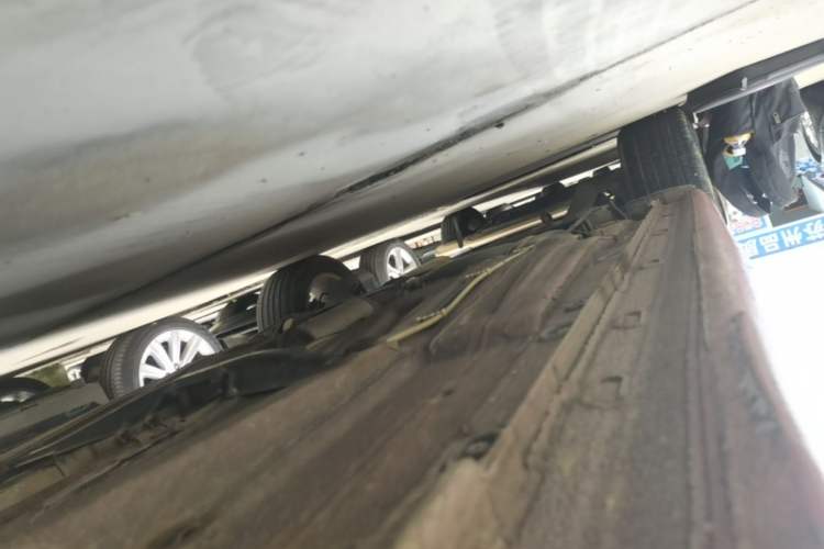 Used Volkswagen Lavida 2015 1.6L Automatic Luxury Edition Right Side Sill