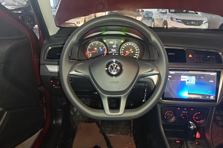 Used Volkswagen Lavida 2015 1.6L Automatic Fashion Edition Steering Wheel