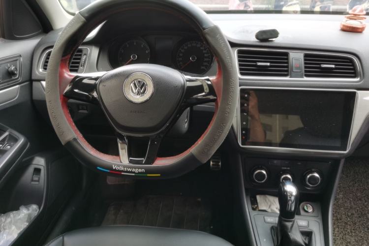 Used Volkswagen Lavida 2015 1.6L Automatic Fashion Edition Steering Wheel