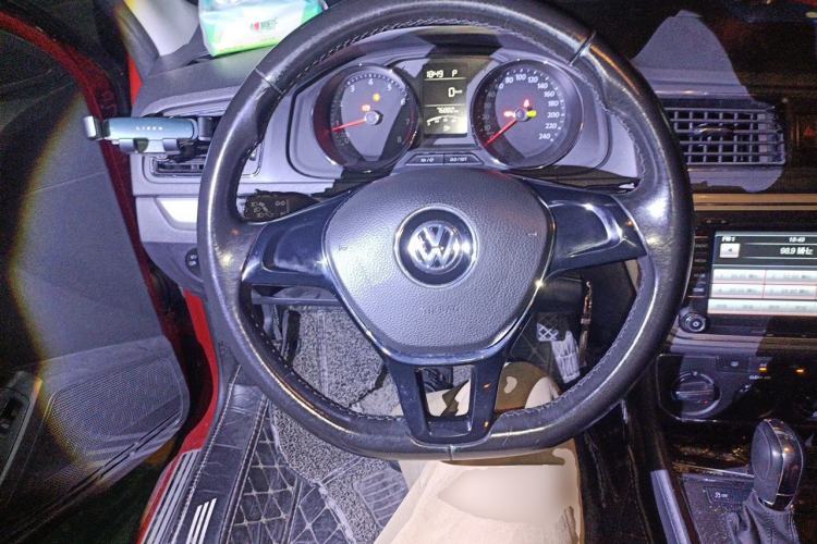 Used Volkswagen Lavida 2015 1.6L Automatic Comfort Edition Steering Wheel