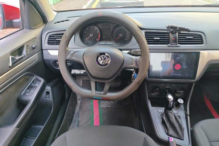 Used Volkswagen Lavida 2015 1.6L Automatic Fashion Edition Steering Wheel