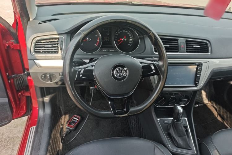 Used Volkswagen Lavida 2015 1.6L Automatic Comfort Edition Steering Wheel