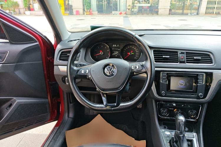 Used Volkswagen Lavida 2015 1.6L Automatic Luxury Edition Steering Wheel