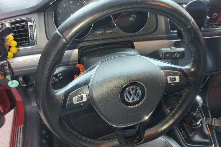 Used Volkswagen Lavida 2015 1.6L Automatic Luxury Edition Steering Wheel