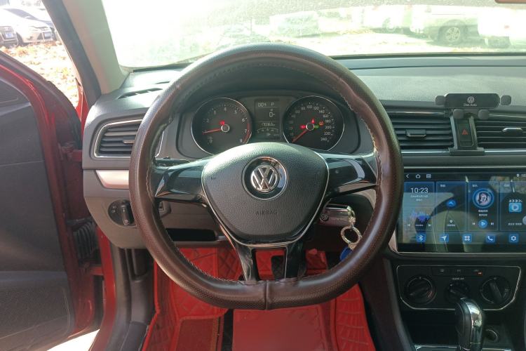 Used Volkswagen Lavida 2015 1.6L Automatic Comfort Edition Steering Wheel