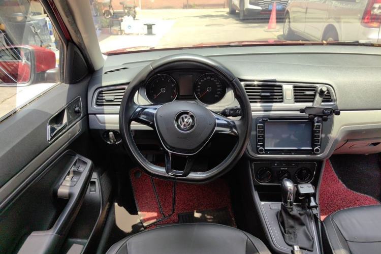 Used Volkswagen Lavida 2015 1.6L Automatic Comfort Edition Steering Wheel