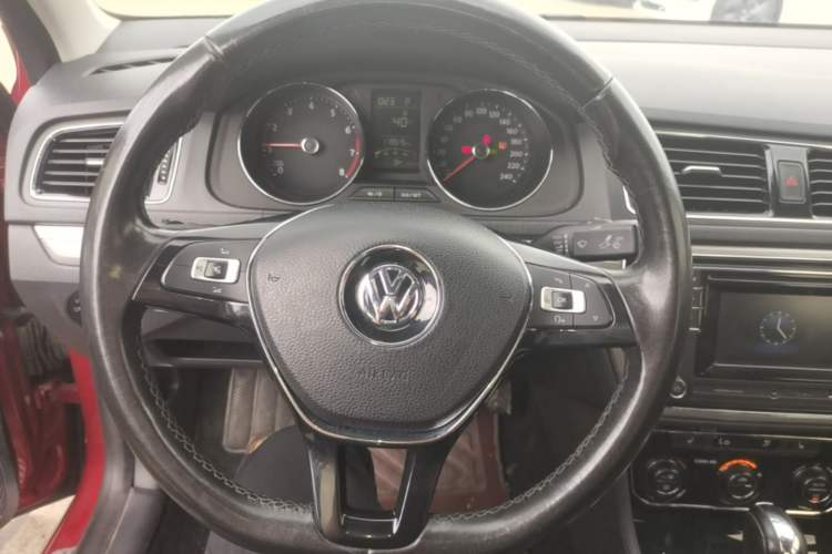 Used Volkswagen Lavida 2015 1.6L Automatic Luxury Edition Steering Wheel