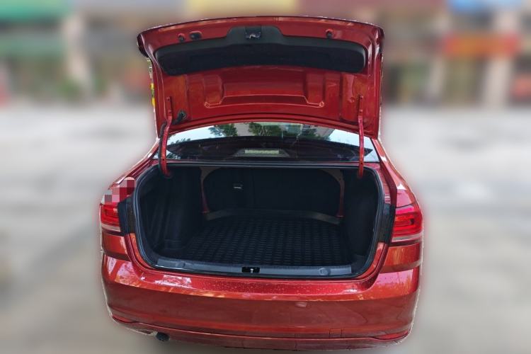 Used Volkswagen Lavida 2015 1.6L Automatic Luxury Edition Trunk