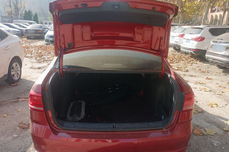 Used Volkswagen Lavida 2015 1.6L Automatic Comfort Edition Trunk