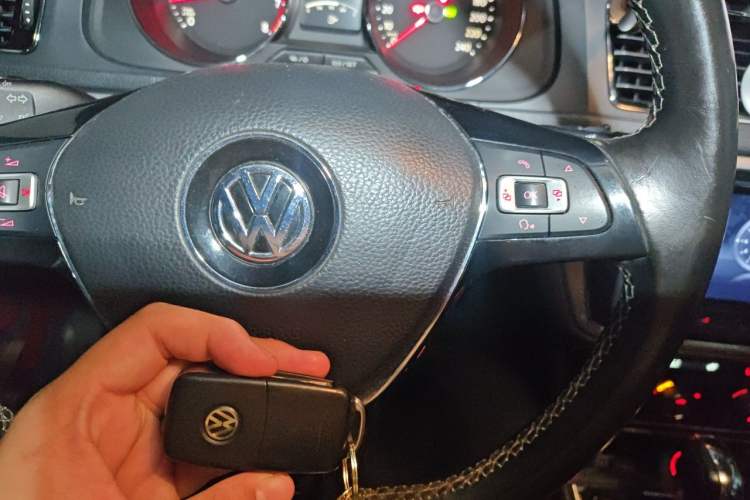 Used Volkswagen Lavida 2015 1.6L Automatic Luxury Edition Vehicle Key