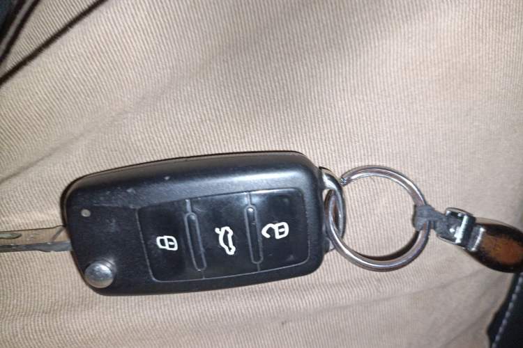 Used Volkswagen Lavida 2015 1.6L Automatic Comfort Edition Vehicle Key