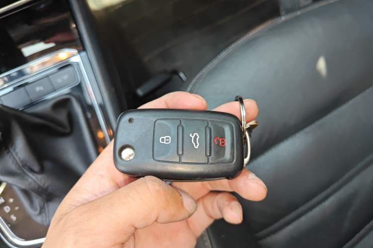 Used Volkswagen Lavida 2015 1.6L Automatic Luxury Edition Vehicle Key