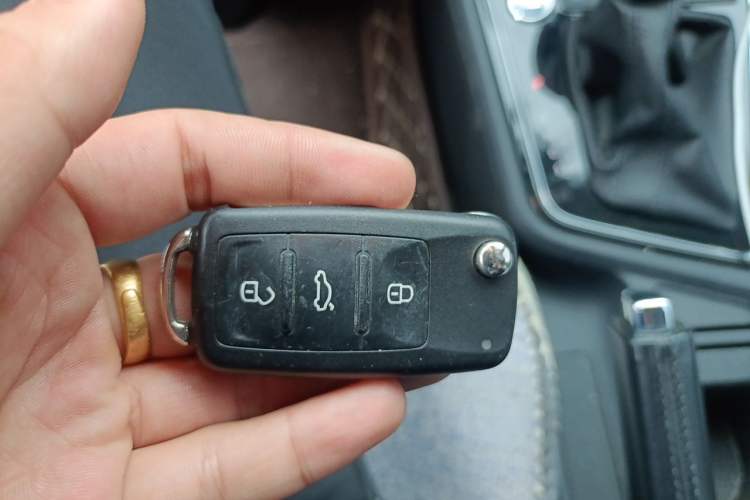 Used Volkswagen Lavida 2015 1.6L Automatic Luxury Edition Vehicle Key