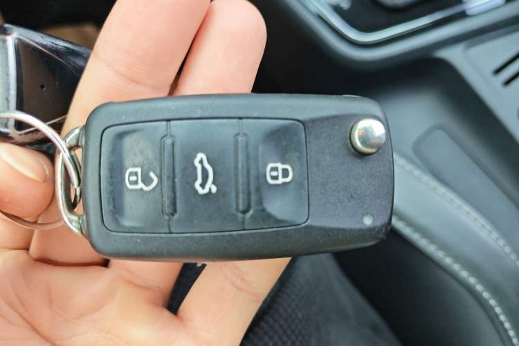Used Volkswagen Lavida 2015 1.6L Automatic Luxury Edition Vehicle Key