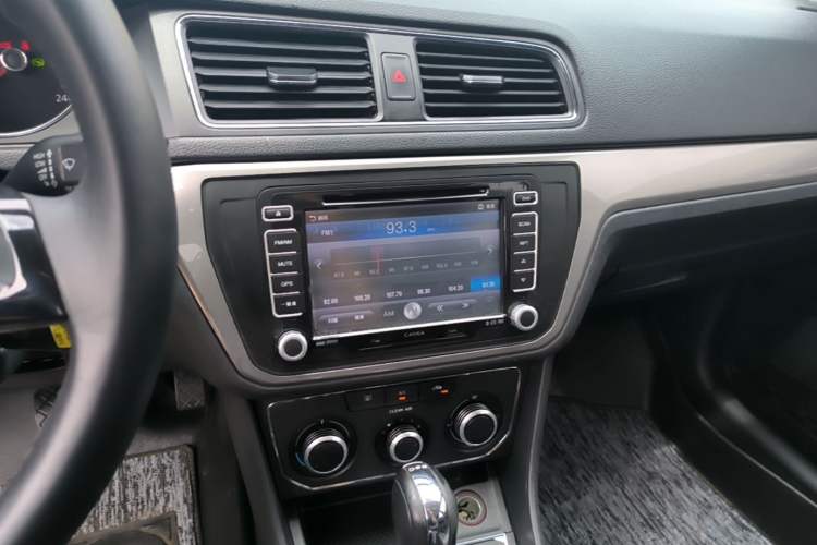 Used Volkswagen Lavida 2015 230TSI DSG Comfort Edition Audio And AC Panel