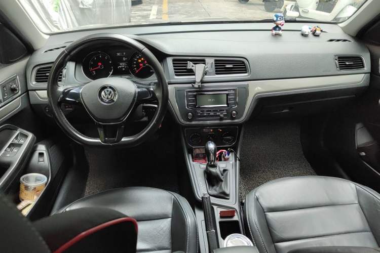 Used Volkswagen Lavida 2015 1.6L Automatic Comfort Edition Center Console