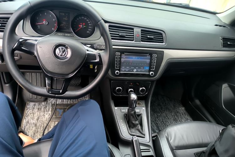 Used Volkswagen Lavida 2015 230TSI DSG Comfort Edition Center Console