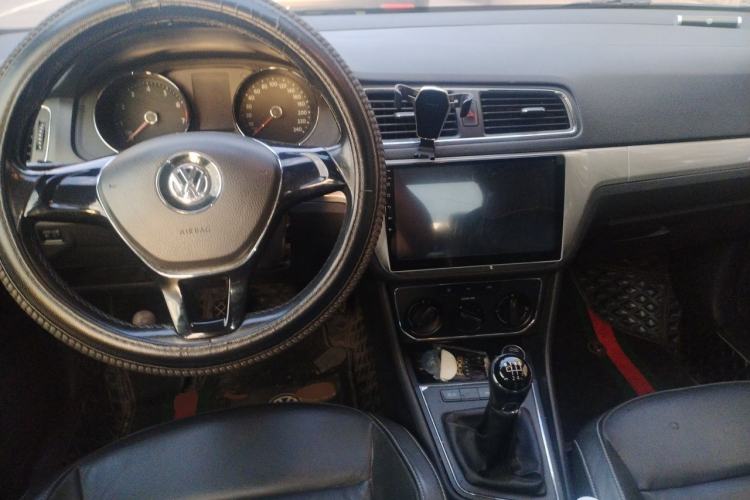 Used Volkswagen Lavida 2015 1.6L Manual Comfort Edition Center Console