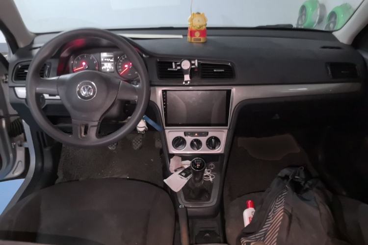 Used Volkswagen Lavida 2015 1.6L Manual Fashion Edition Center Console