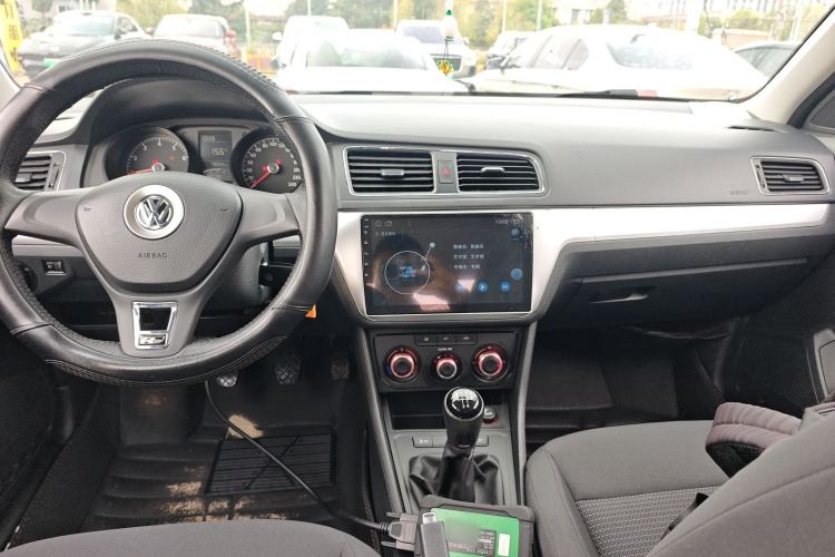 Used Volkswagen Lavida 2015 1.6L Manual Fashion Edition Center Console