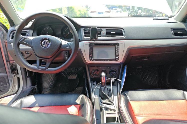 Used Volkswagen Lavida 2015 1.6L Automatic Fashion Edition Center Console