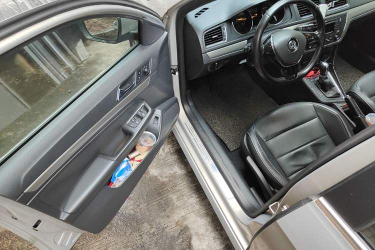 Used Volkswagen Lavida 2015 1.6L Automatic Comfort Edition Driver Seat
