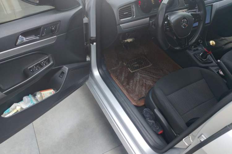 Used Volkswagen Lavida 2015 1.6L Manual Fashion Edition Driver Seat