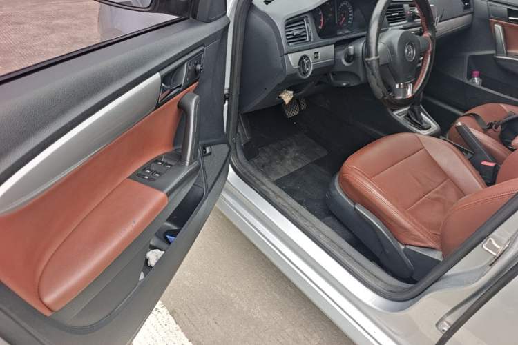 Used Volkswagen Lavida 2015 1.6L Automatic Fashion Edition Driver Seat
