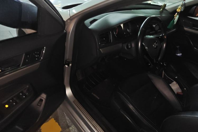 Used Volkswagen Lavida 2015 1.6L Manual Comfort Edition Driver Seat