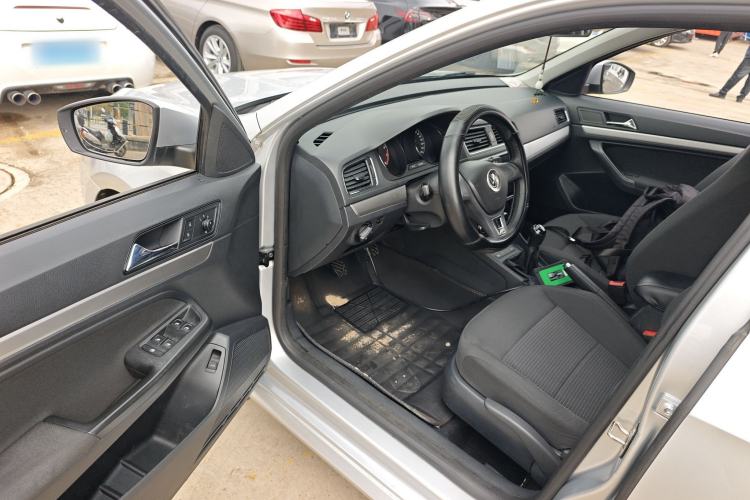 Used Volkswagen Lavida 2015 1.6L Manual Fashion Edition Driver Seat