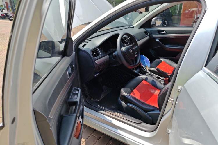 Used Volkswagen Lavida 2015 1.6L Automatic Fashion Edition Driver Seat