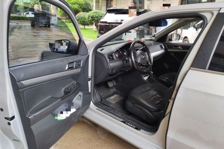 Used Volkswagen Lavida 2015 1.6L Automatic Comfort Edition Driver Seat