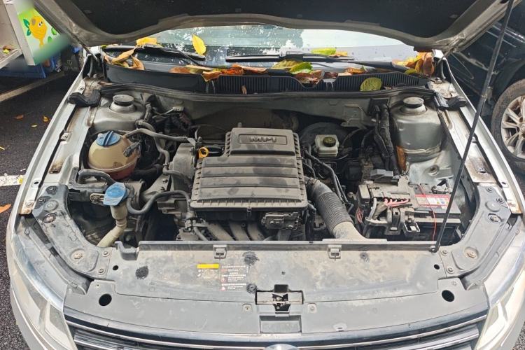 Used Volkswagen Lavida 2015 1.6L Automatic Comfort Edition Engine Bay