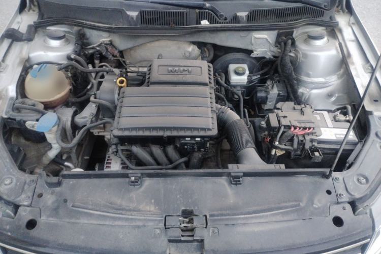 Used Volkswagen Lavida 2015 1.6L Manual Comfort Edition Engine Bay