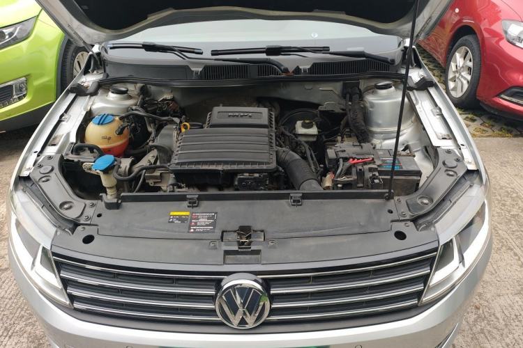 Used Volkswagen Lavida 2015 1.6L Automatic Comfort Edition Engine Bay