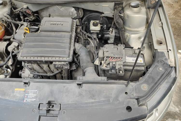 Used Volkswagen Lavida 2015 1.6L Automatic Comfort Edition Engine Bay Left